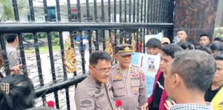 FORUM KEADILAN SOSIAL RAKYAT INDONESIA (FRAKSI) GERUDUK KEJATI SUMUT: DESAK PEMERIKSAAN ZAKKY SAHRI DAN HAMDANI TERKAIT SPPD