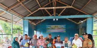 Babinsa Koramil 07/Bosar Maligas Dampingi Program PMT di Kampung Lalang: Wujud Kepedulian Terhadap Kesehatan Masyarakat