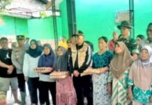 Bupati Simalungun Tinjau Lokasi Banjir di Serbelawan, Serahkan Bantuan kepada Warga Terdampak
