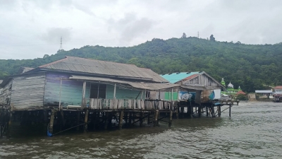 400x255_20251020_123516_gelombang_pasang_terjang_hajoran_tapteng_16_rumah_warga_rusak