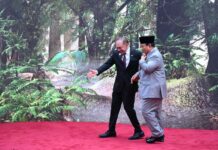 Presiden Prabowo Disambut PM Anwar Ibrahim Saat Hadiri KTT ke-47 ASEAN di Kuala Lumpur