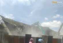 Pembongkaran Gedung IV Pasar Horas Timbulkan Debu, Jalanan di Sekitar Lokasi Terganggu
