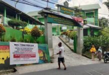 Terbentang Spanduk Bertuliskan Mosi Tidak Percaya di MAN Pematangsiantar, Publik Pertanyakan Transparansi Dana