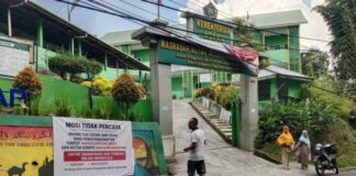 Terbentang Spanduk Bertuliskan Mosi Tidak Percaya di MAN Pematangsiantar, Publik Pertanyakan Transparansi Dana