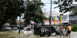 Hujan Deras Kepung Medan, Sejumlah Jalan dan Permukiman Terendam Banjir