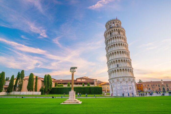 menara-pisa-sejarah-dan-penyebab-miringnya-menara
