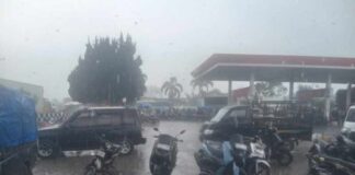 Diguyur Hujan Deras, Warga Tetap Antre di SPBU Raya, Aktivitas Petani Ikut Lumpuh