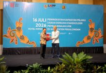 Pelaksana Tugas (Plt) Bupati Pekalongan, H. Sukirman, S.S., M.S., dalam sambutannya menyampaikan bahwa kurva pertumbuhan UMKM di Kabupaten Pekalongan menunjukkan tren positif setiap tahun, seiring dengan peningkatan kualitas produk yang dinilai sudah mampu bersaing di pasar lokal maupun nasional.