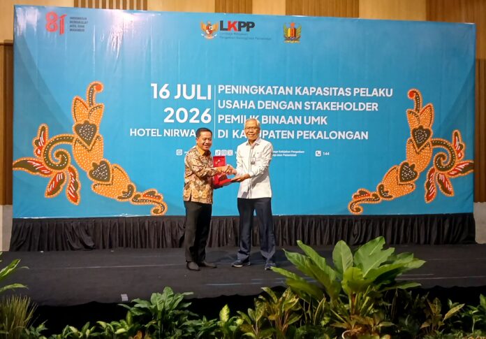 Pelaksana Tugas (Plt) Bupati Pekalongan, H. Sukirman, S.S., M.S., dalam sambutannya menyampaikan bahwa kurva pertumbuhan UMKM di Kabupaten Pekalongan menunjukkan tren positif setiap tahun, seiring dengan peningkatan kualitas produk yang dinilai sudah mampu bersaing di pasar lokal maupun nasional.